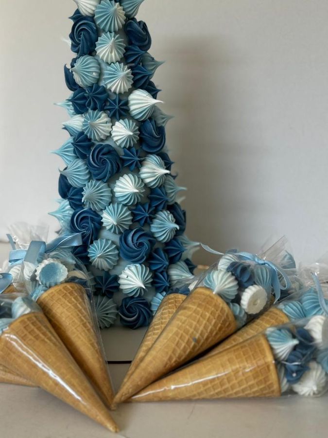 Combo torre de suspiro azul com sorvetinhos de suspiro