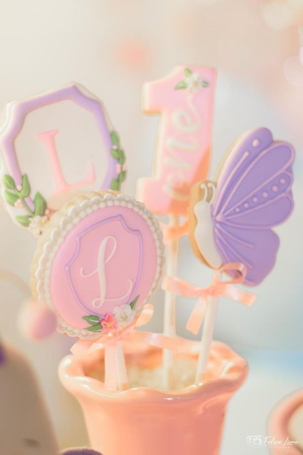 Biscoitos decorados tema borboleta e aniversário de 1 ano